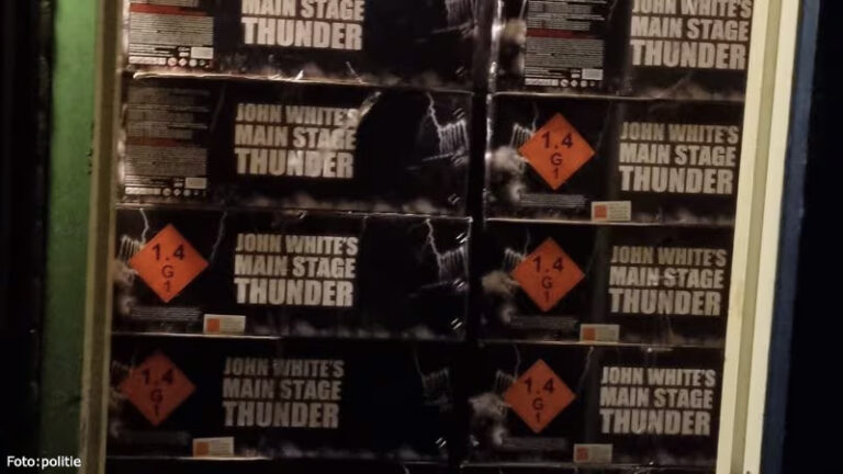 3780 kilo vuurwerk in beslag genomen in schuurtjes Zoetermeer