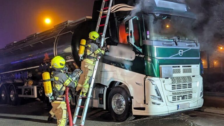 Vrachtwagenchauffeur om het leven gekomen bij vrachtwagenbrand [+foto’s]