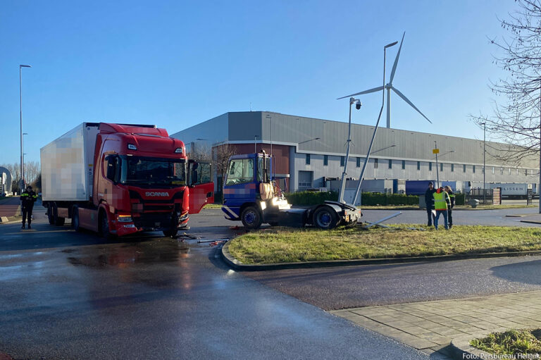 Aanrijding vrachtwagen en terminal trekker op industrieterrein in Ede
