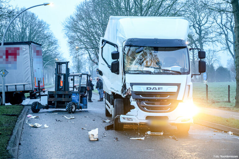 Vrachtwagen botst op kooiaap in Erm