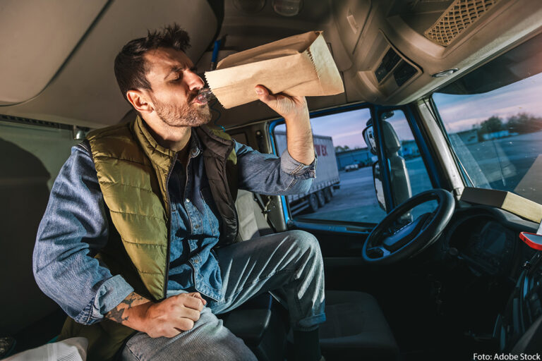 Vrachtwagenchauffeur zó dronken dat ademtest niet meer lukt