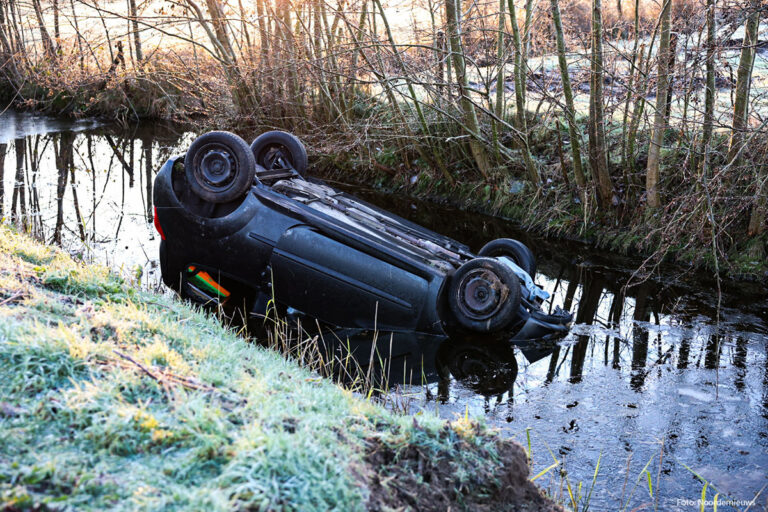 N31 dicht in Friesland na ongelukken door gladheid