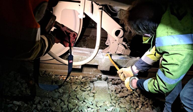 Zwaar blok op rails bij Heerenveen gelegd, ProRail: “Hoe haal je het in je hoofd?”