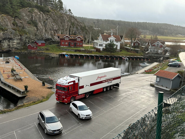 Wezenberg Trailers levert 125e Krone polyester koeloplegger aan BLT Transport