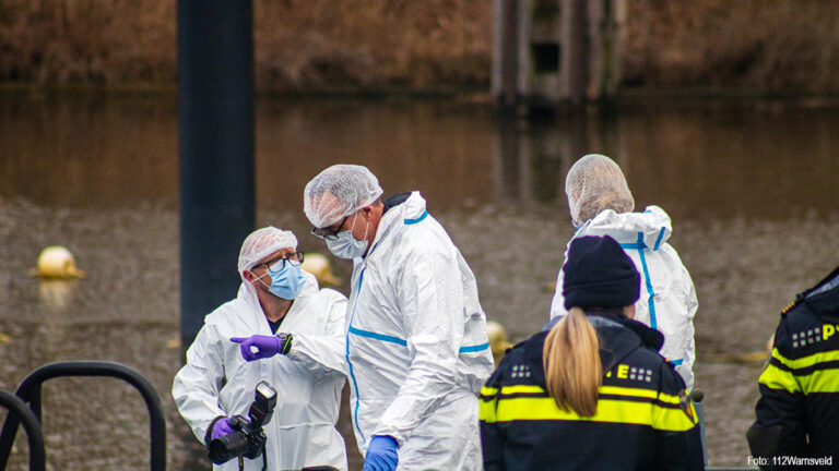 Overleden persoon aangetroffen op binnenvaartschip bij Sluis 3 [+foto’s]