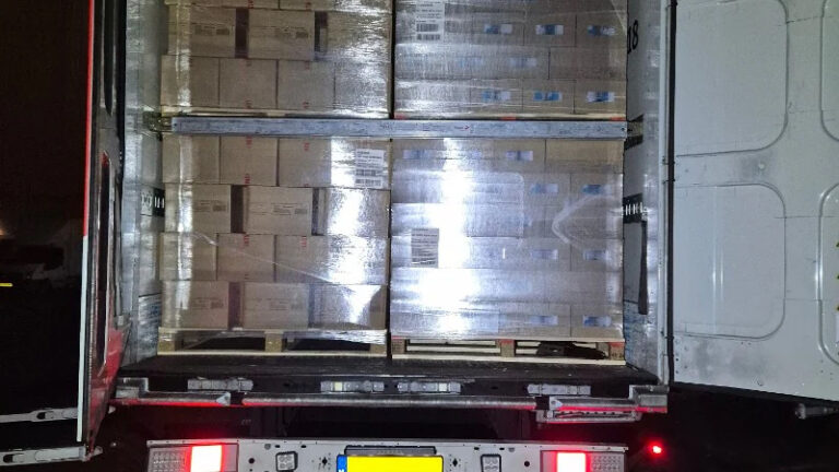 Vijf verdachten opgepakt na diefstal vrachtwagen met 500.000 euro aan melkpoeder