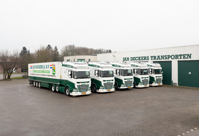 Jan Deckers start 2025 met nieuwe duurzame vrachtwagencombinaties