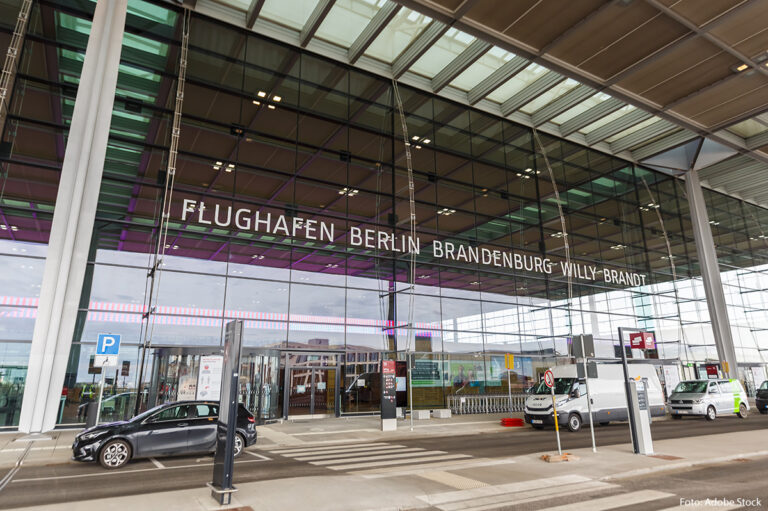 Stakingen op dertien Duitse luchthavens begonnen