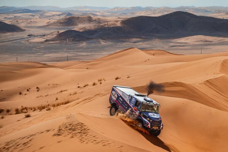 Sympathieke rallyrijder van den Brink ‘springt uit zijn vel’ in achtste etappe Dakar Rally