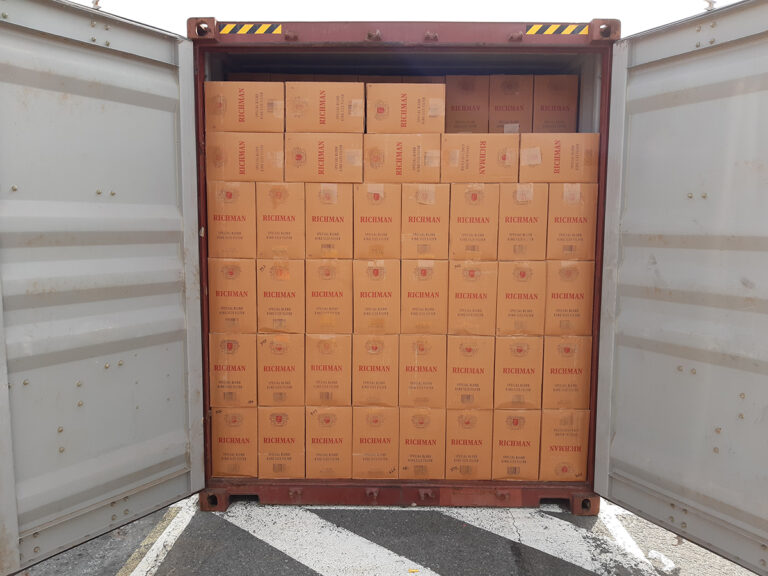 Internationaal onderzoeksteam onthult grootschalige sigarettensmokkel ter waarde van 1,5 miljard [+foto’s]