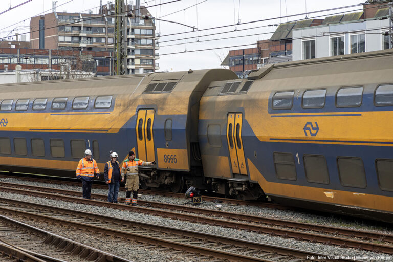 Trein ontspoort bij station Haarlem [+foto’s]