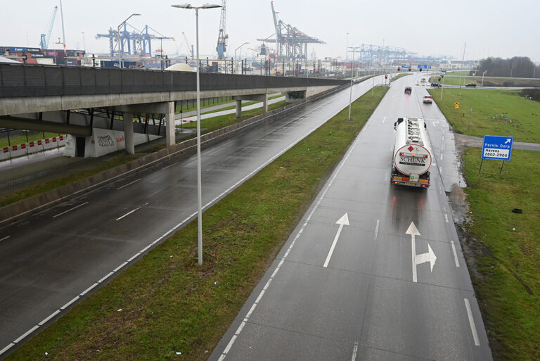 Havenbedrijf Rotterdam en Boskalis Nederland werken samen aan groot onderhoud van de Vondelingenweg