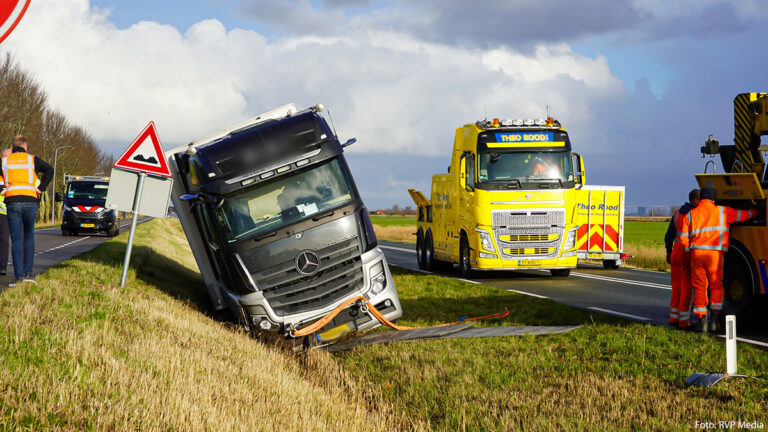 Chauffeur die moest uitwijken en in de berm belandde bleek onder invloed van verdovende middelen