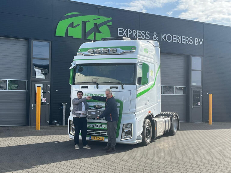 ATS Transport neemt eerste Ford Truck in ontvangst uit bestelling van 35 Ford bedrijfswagens