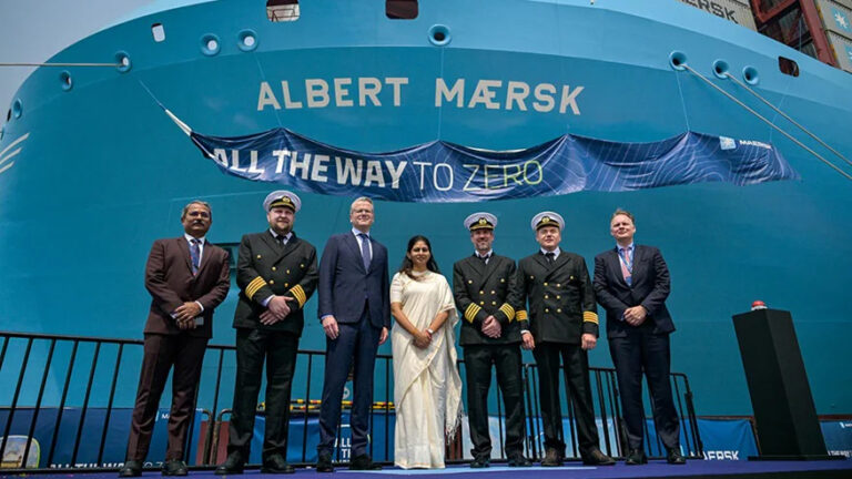 Maersk doopt nieuw methanolschip ‘Albert Maersk’ tijdens eerste vaart naar India