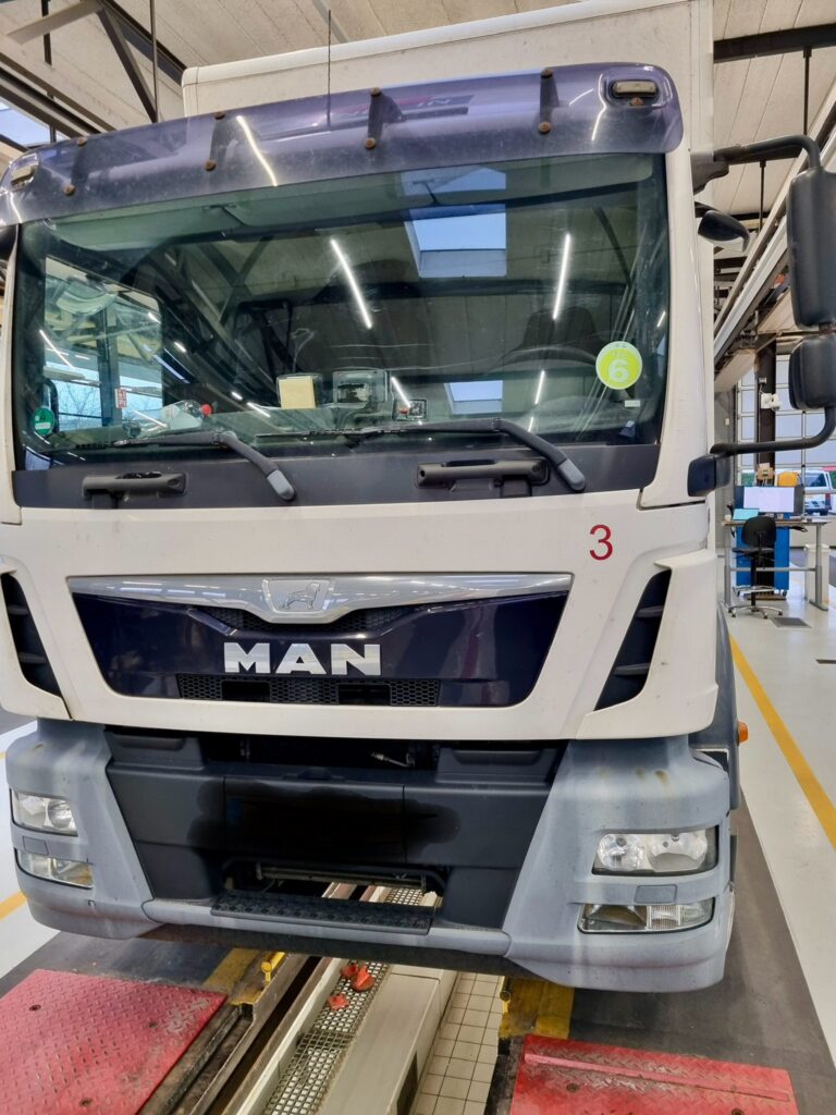 Vrachtwagenchauffeur betrapt op meerdere overtredingen tijdens controle in Oost-Brabant