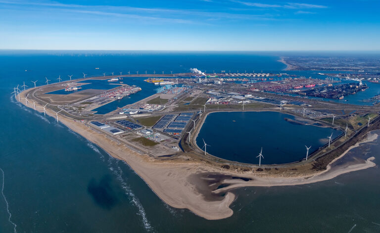 Goederenoverslag haven Rotterdam in 2024 licht afgenomen