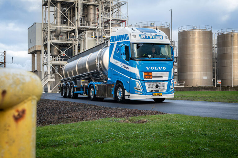 200ste vrachtwagen voor IntVeen Tanktransporten is een Volvo FH Aero