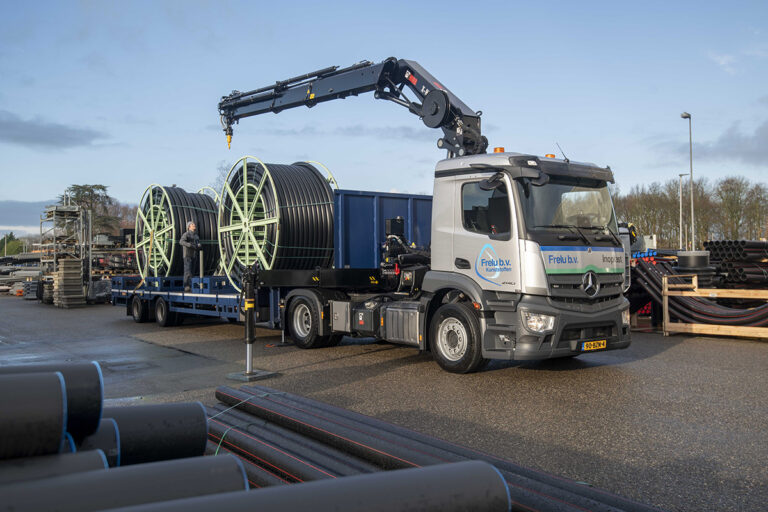 Derde Actros aan het werk voor uitbreidend Inoplast uit Leusden
