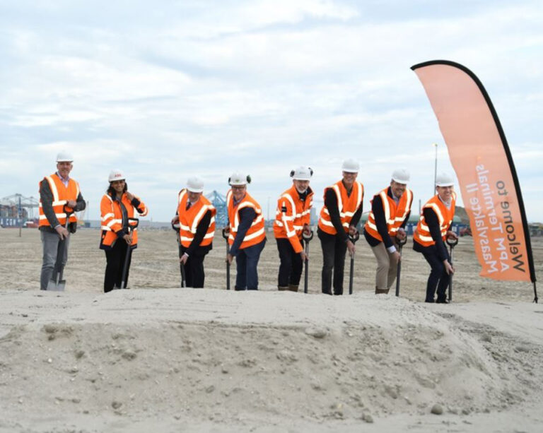 Eerste schop de grond in voor mega-uitbreiding APM Terminals MVII