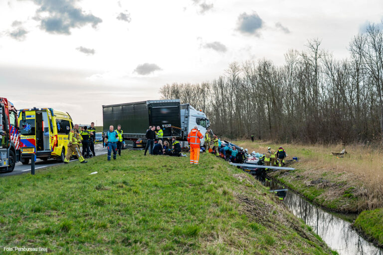 Ernstig ongeval met vrachtwagen en meerdere auto’s op N307