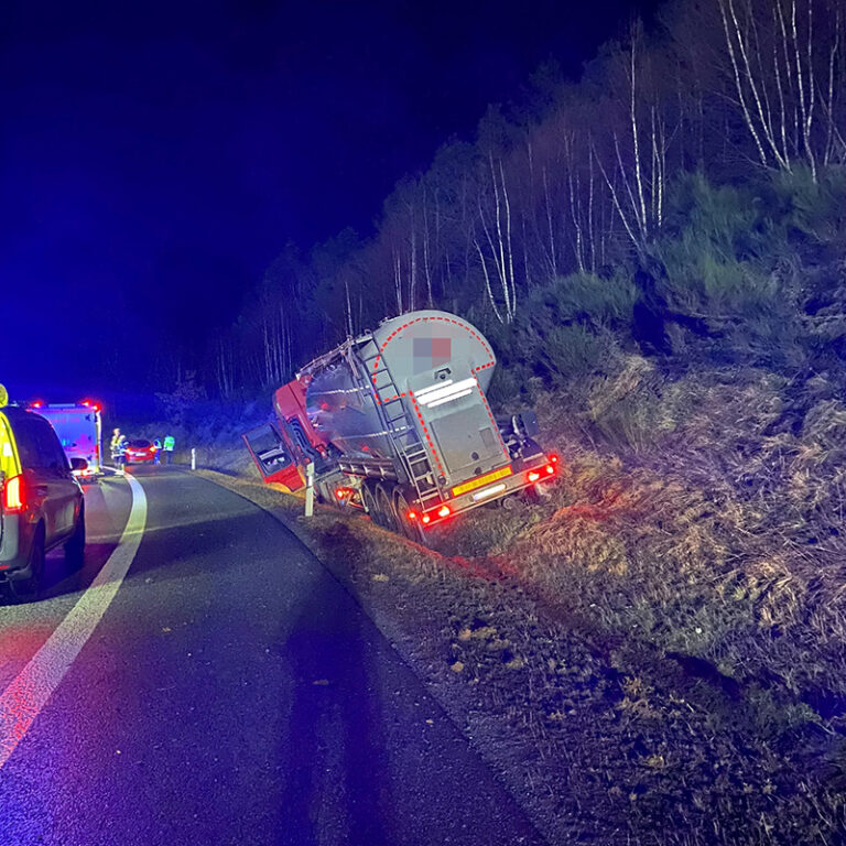 Ernstig ongeval nadat vrachtwagenchauffeur bewustzijn verliest op Duits knooppunt