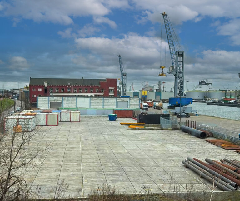 Westdijk Alphen aan den Rijn start Hooymeijer Stevedoring door