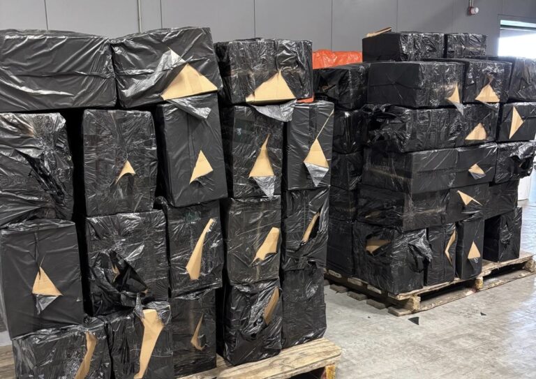 Bijna 13 miljoen illegale sigaretten onderschept in Rotterdamse haven