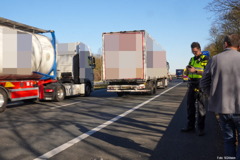 Aanrijding met twee vrachtwagens op A67