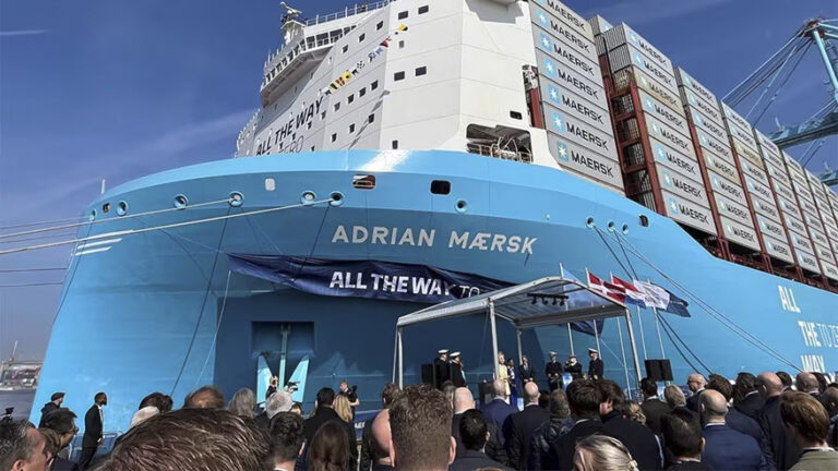 Maersk doopt nieuw methanolschip ‘Adrian Mærsk’ in Rotterdam
