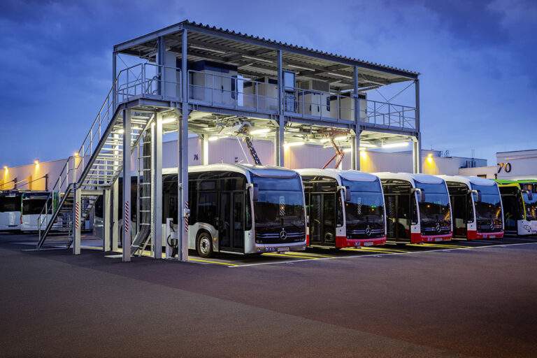 Daimler Buses neemt belang in softwarebedrijf SINOS voor verdere elektrificatie stadsbusvloten
