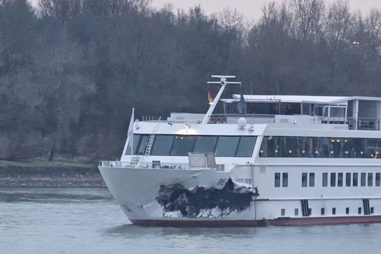 Schip van de Zonnebloem aangevaren door vrachtschip en maanden uit de vaart