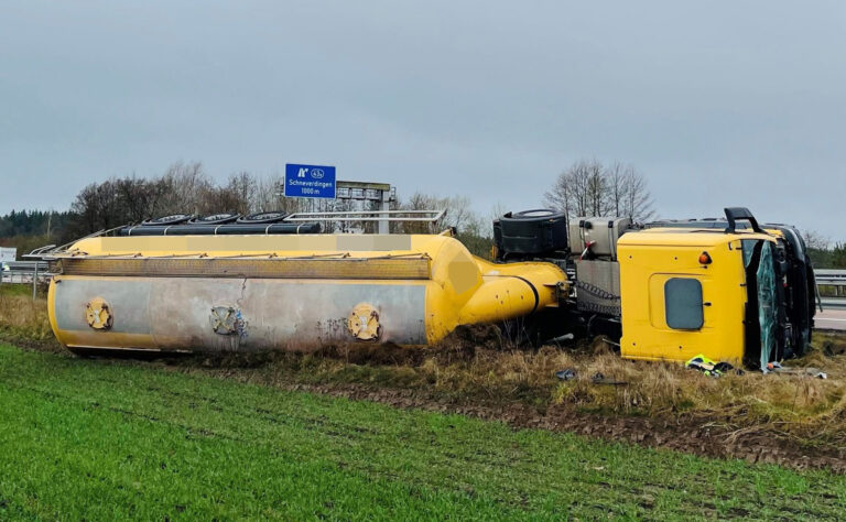Duitse A7 urenlang afgesloten na ongeval met vrachtwagen bij Heidekreis