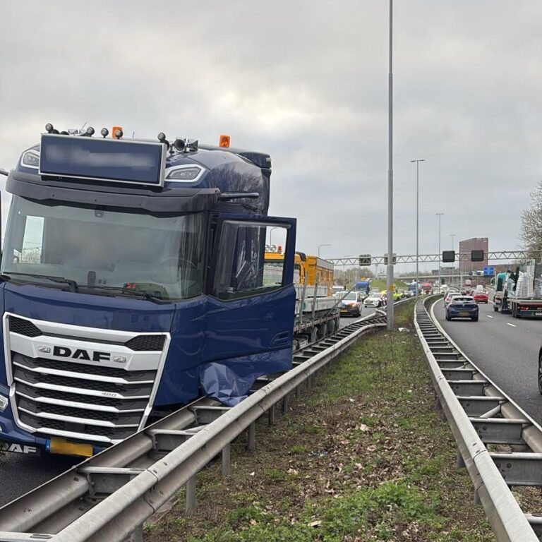 Twee ongevallen met vrachtwagens op A15 [+foto’s]