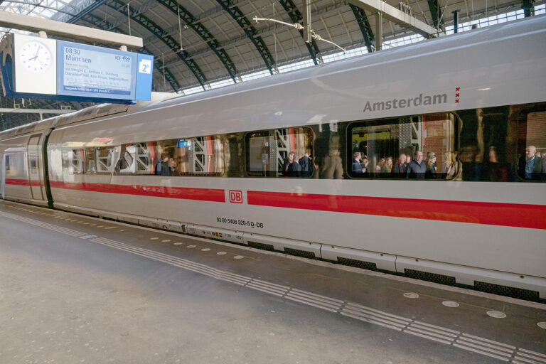Eerste ICE-trein ‘Amsterdam’ vertrokken naar München