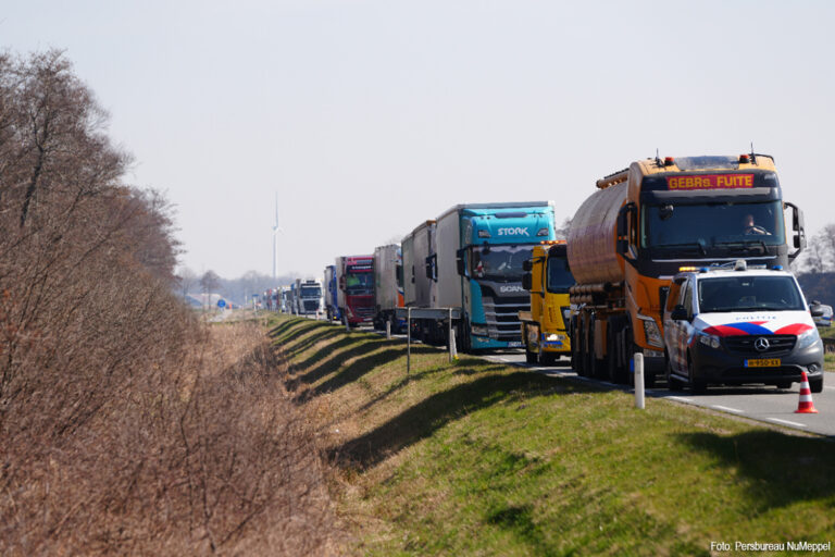 Ongeval op N377 bij Rouveen: weg volledig afgesloten