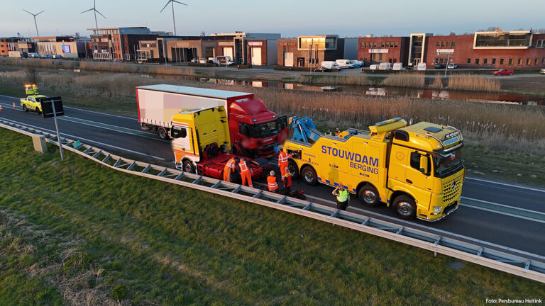 Aanrijding met twee vrachtwagens op N50
