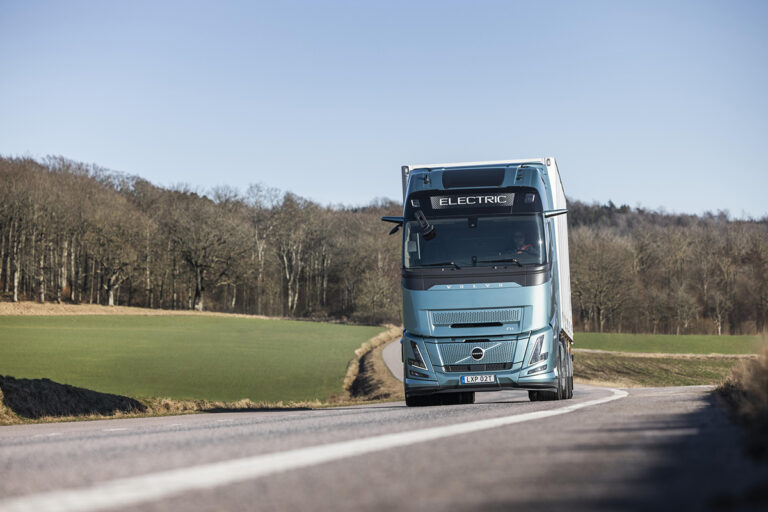 Volvo Trucks voor vijfde jaar op rij marktleider elektrische vrachtwagens in Europa en Noord-Amerika