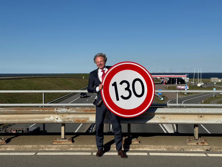 Vanaf vandaag hele dag 130 kilometer per uur op aantal snelwegen