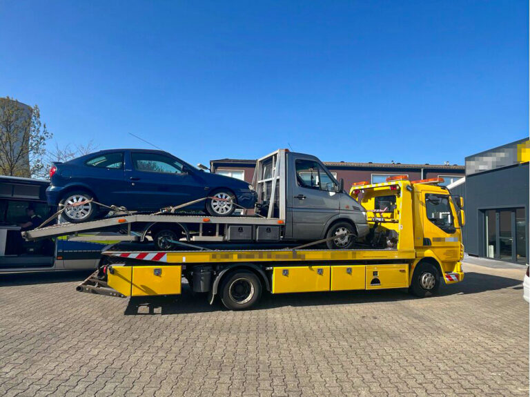 Politie treft opmerkelijke combinatie aan: takelwagen takelt takelwagen – chauffeur blijkt ongeschikt