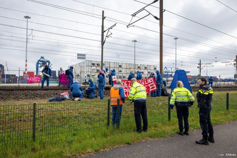Opnieuw blokkeren activisten havenspoorlijn in Rotterdam