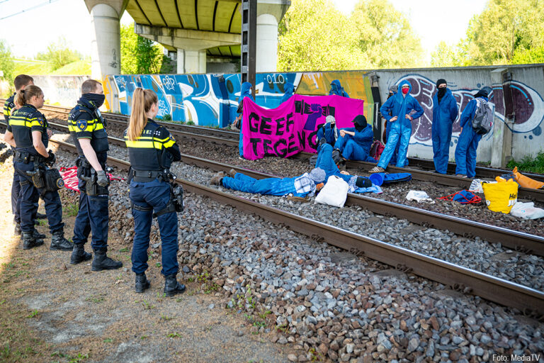 Weer activisten van ‘Geef Tegengas’ op Rotterdams goederenspoor