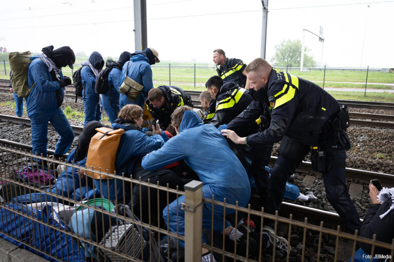 Opnieuw blokkeren activisten havenspoorlijn Rotterdam