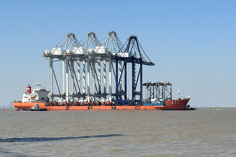 Drie nieuwe kadekranen voor de ECT Delta terminal arriveren woensdag 9 april