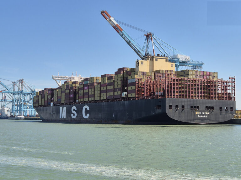 Nieuw diepterecord in Zeebrugge: MSC Mina met 16,40 meter diepgang