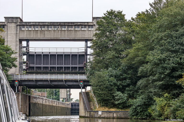 Rijkswaterstaat start pilot met grotere schepen op Máximakanaal