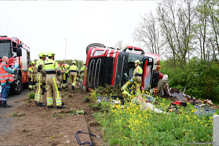 Vrachtwagen gekanteld op A73, boete voor automobilisten die proberen te filmen