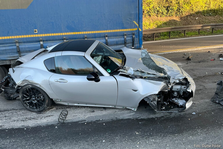 Drie gewonden bij ongeval met twee vrachtwagens en auto op Duitse A2