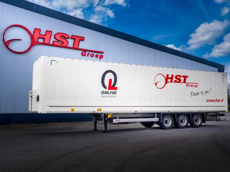 HST Groep neemt drie nieuwe Schmitz Cargobull-opleggers in gebruik voor internationale stukgoeddistributie
