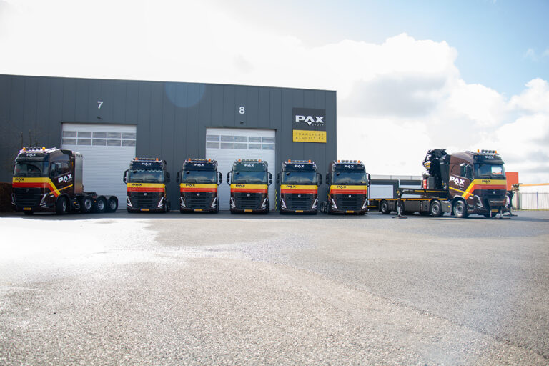 PAX Bouw- en Industrieservice breidt wagenpark uit met zeven krachtige Volvo-trekkers